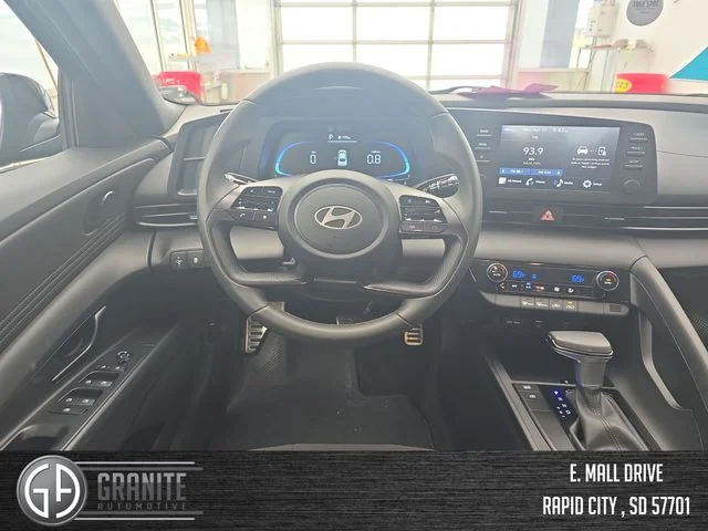 2025 Hyundai Elantra SEL - Photo 14