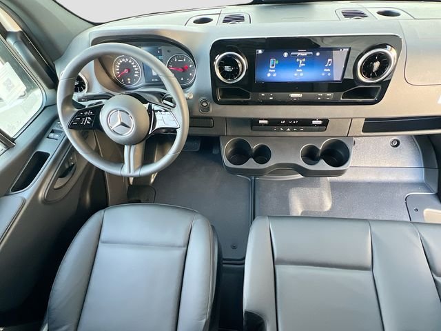 Used 2026 White Mercedes-Benz Cargo 170 WB image 17