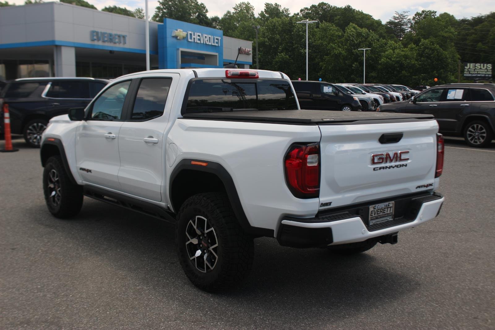 Used 2024 Summit White GMC AT4X image 6