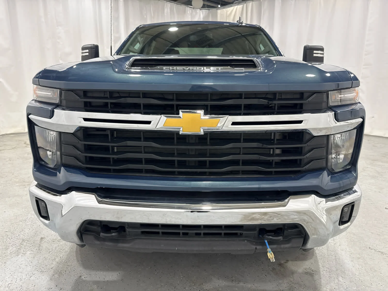 Used 2026 Lakeshore Blue Metallic Chevrolet LT image 8