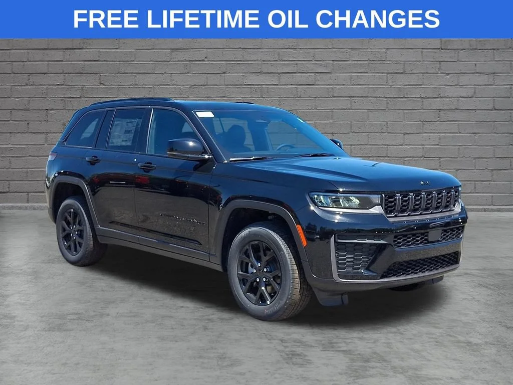 New 2026 Diamond Black Crystal Pearlcoat Jeep Laredo Altitude image 1