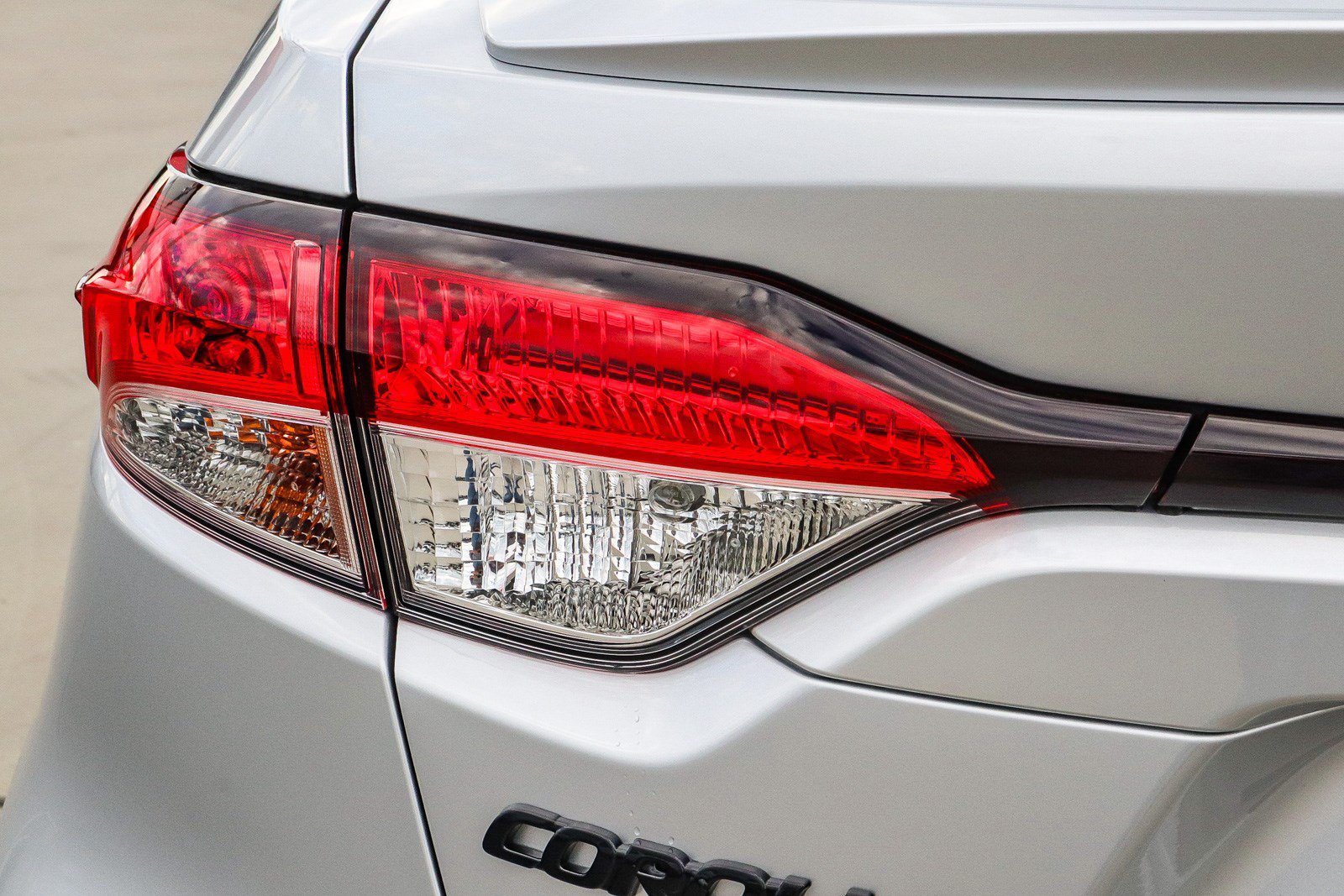 New 2027 Classic Silver Metallic Toyota  SE image 9