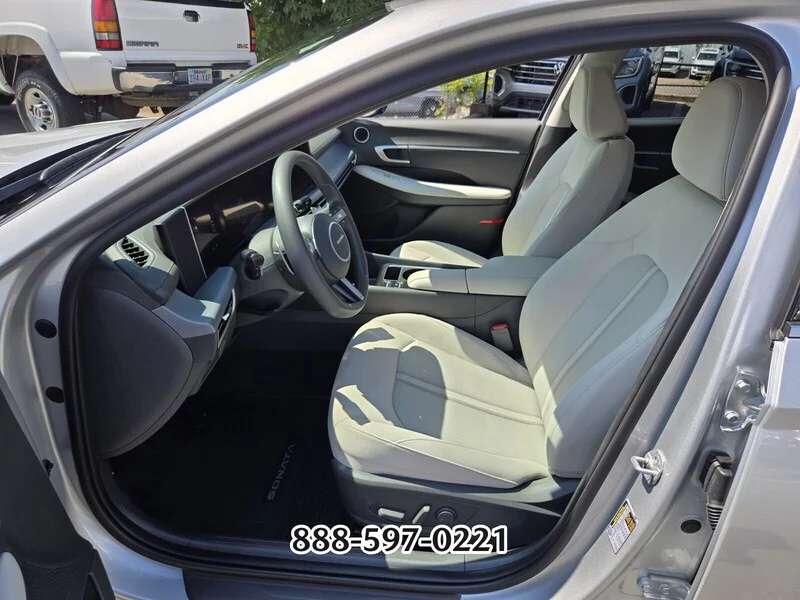 Used 2025 Silver HYUNDAI SEL image 10