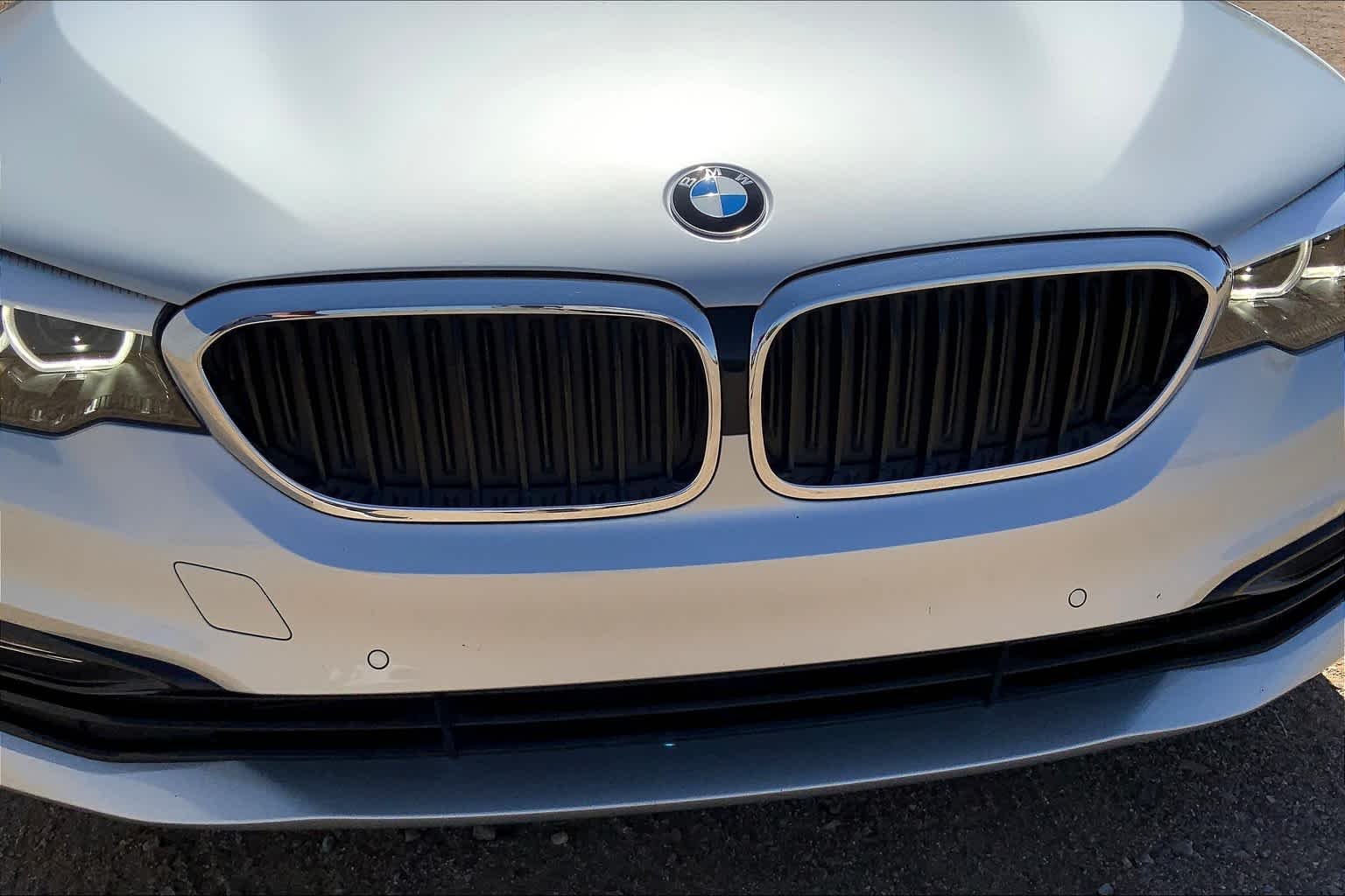 Used 2018 Glacier Silver Metallic BMW 530i image 29