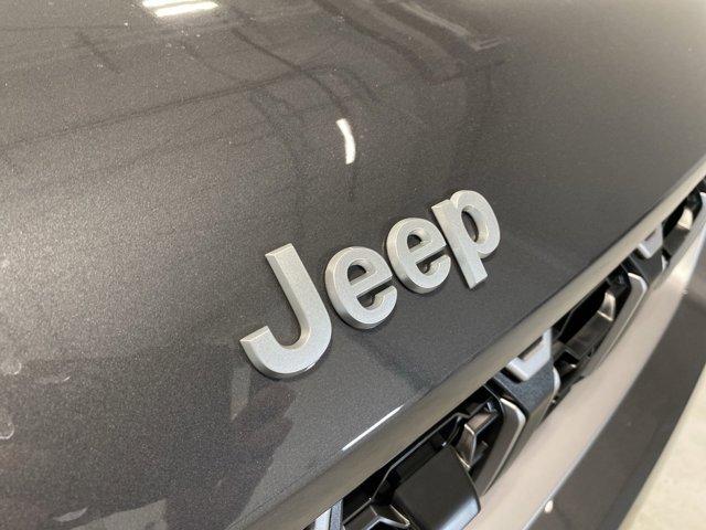 New 2026 Baltic Gray Metallic Clear-Coat Exterior Paint Jeep Limited image 30