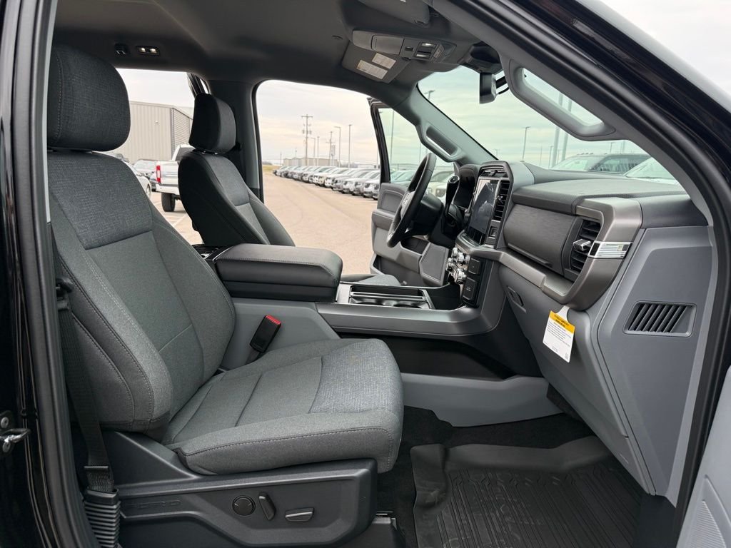 New 2026 Agate Black Metallic Ford XLT image 17