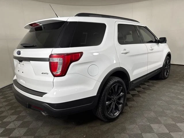 Certified Used 2019 Oxford White Ford XLT image 3