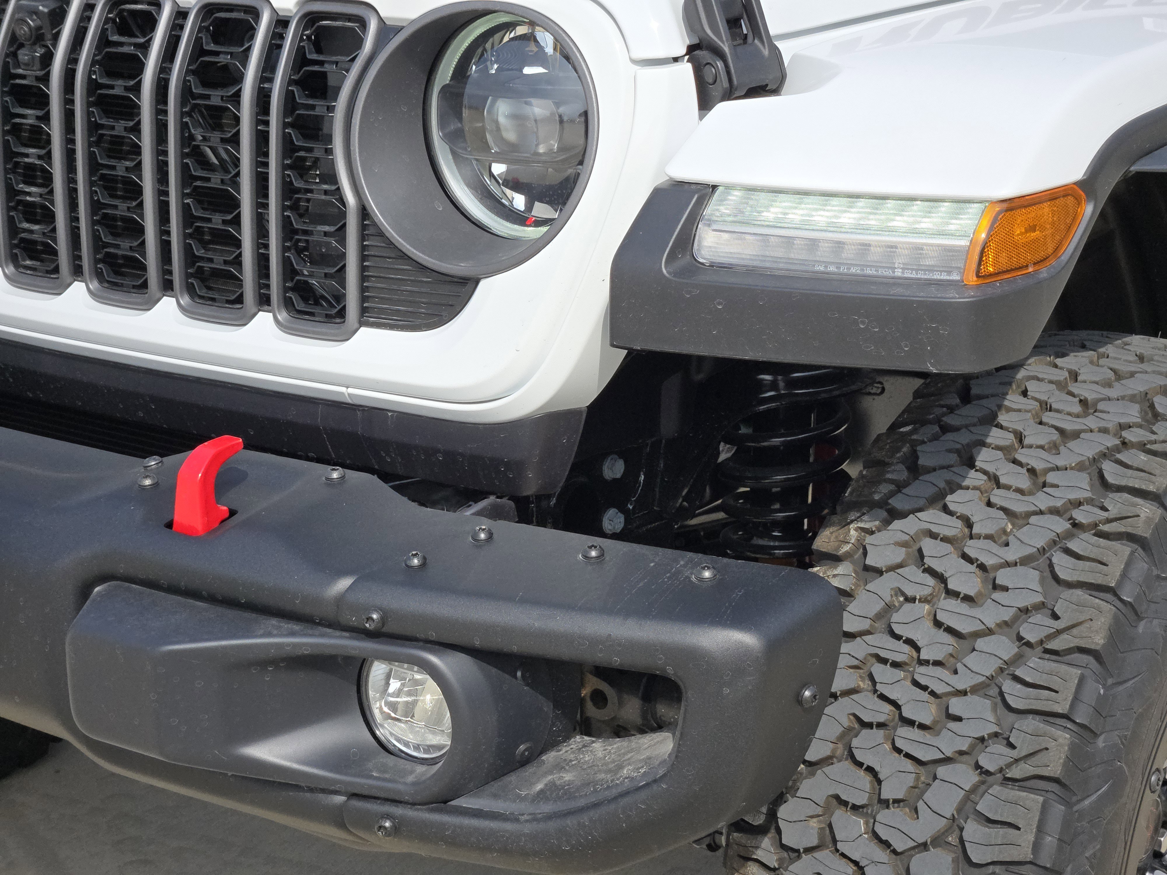 New 2026 Bright White Clear-Coat Exterior Paint Jeep Rubicon X image 7