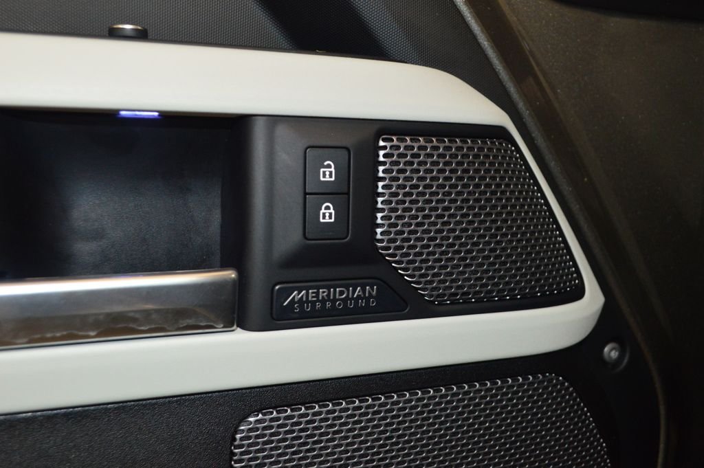 Used 2022 Gray Land Rover XS Edition image 19
