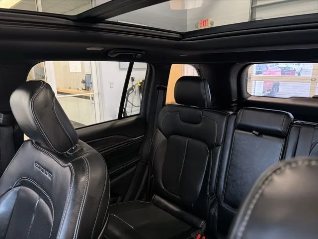 2022 Jeep Grand Cherokee Overland - Photo 19