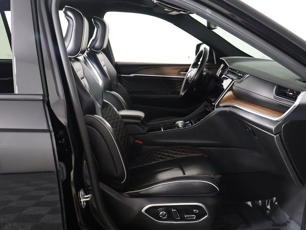 Used 2023 Black Jeep Summit image 30