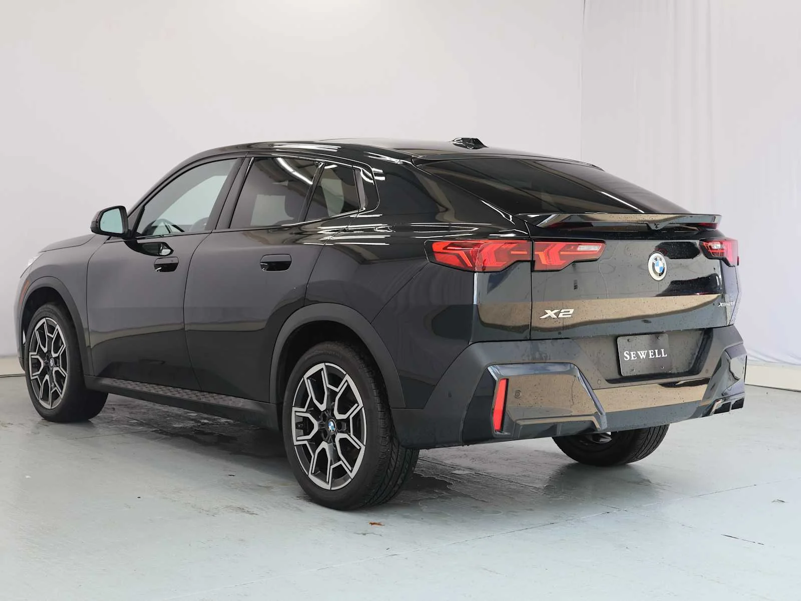 Certified Used 2025 Black Sapphire Metallic BMW xDrive28i image 5