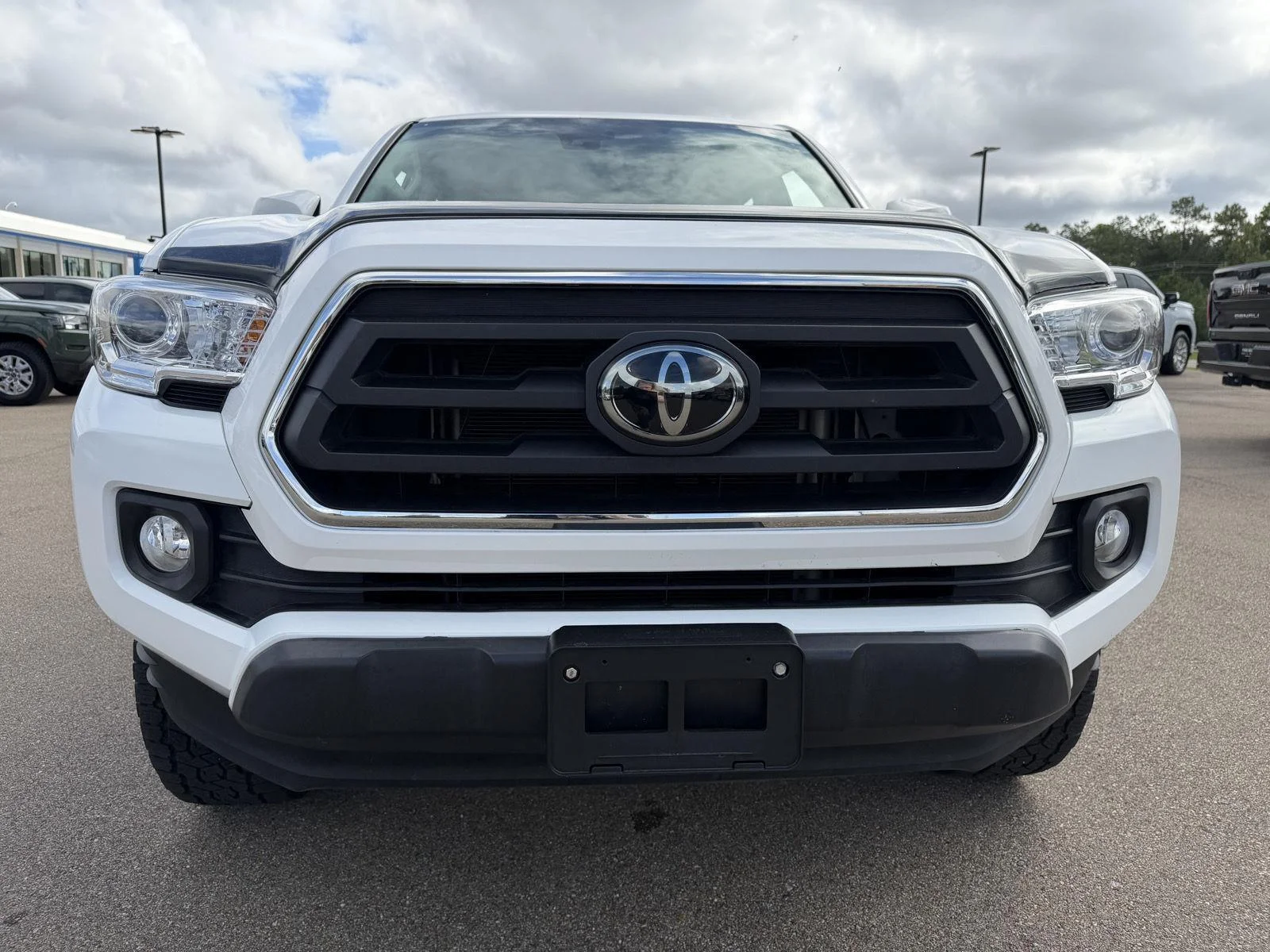 Used 2022 White Toyota SR5 V6 image 24