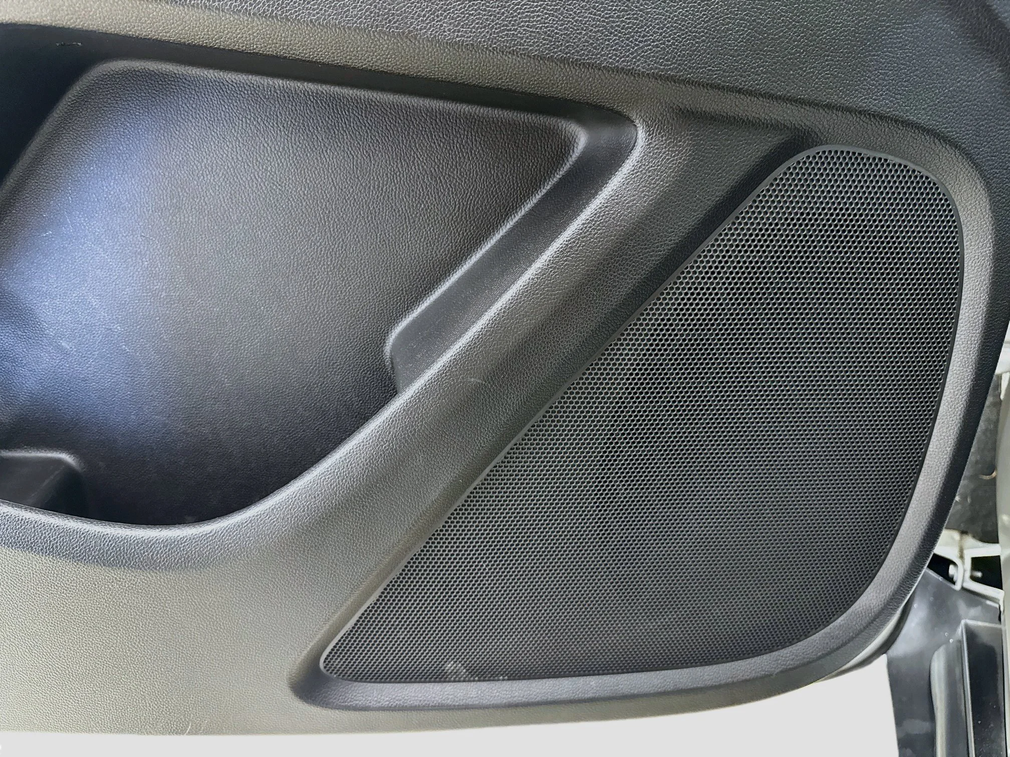 Used 2019 SILVER ICE METALLIC Chevrolet LS image 20