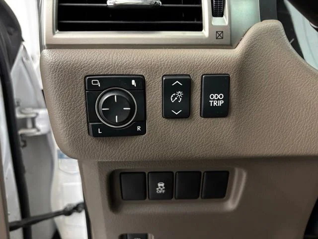 Used 2010 White Lexus 460 image 28