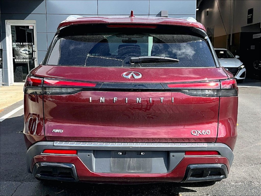 Used 2023 Red INFINITI LUXE image 5