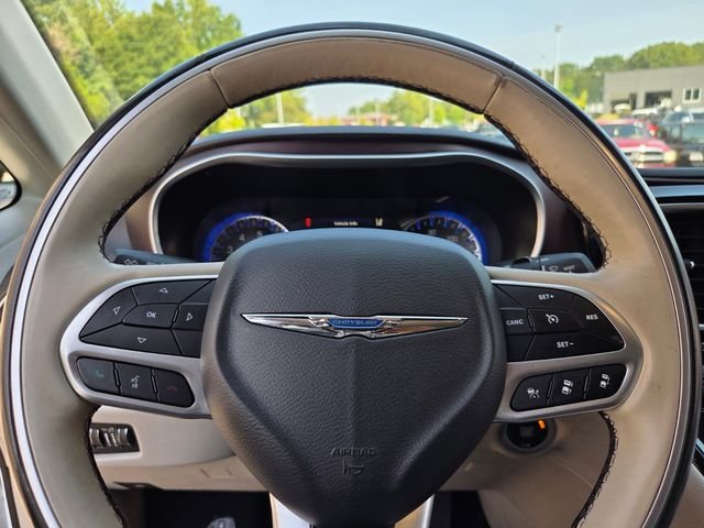 Used 2018 White Chrysler Limited image 25