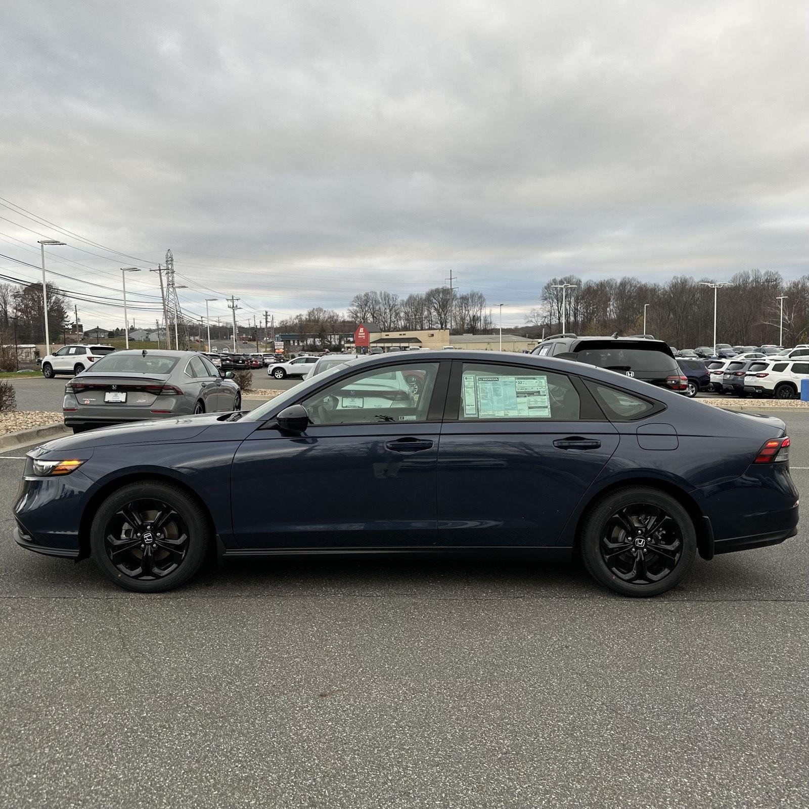 Used 2025 NH-932M/SOLAR SILV Honda SE image 2
