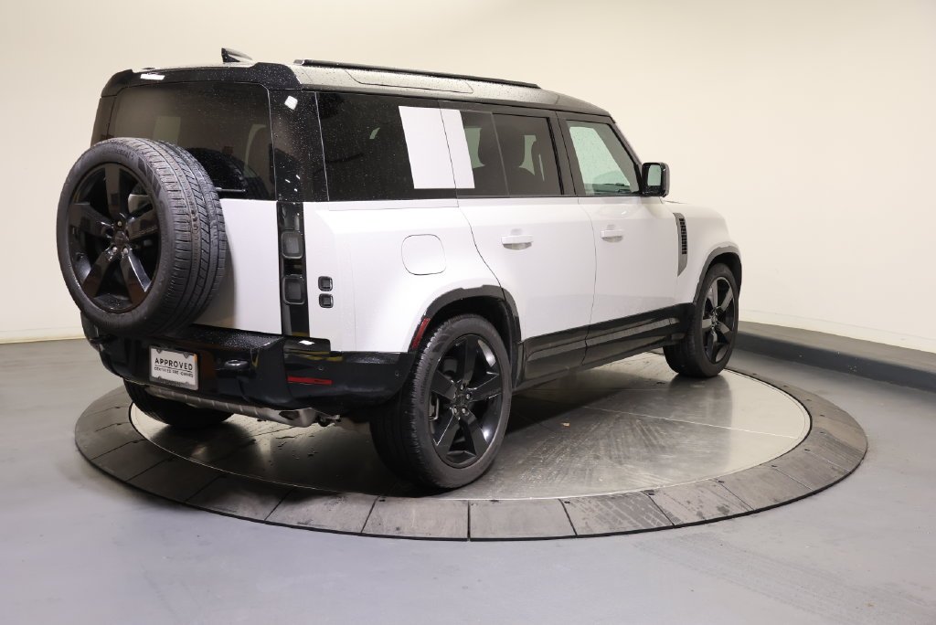 Certified Used 2026 Borasco Gray Metallic Land Rover X-Dynamic SE image 5