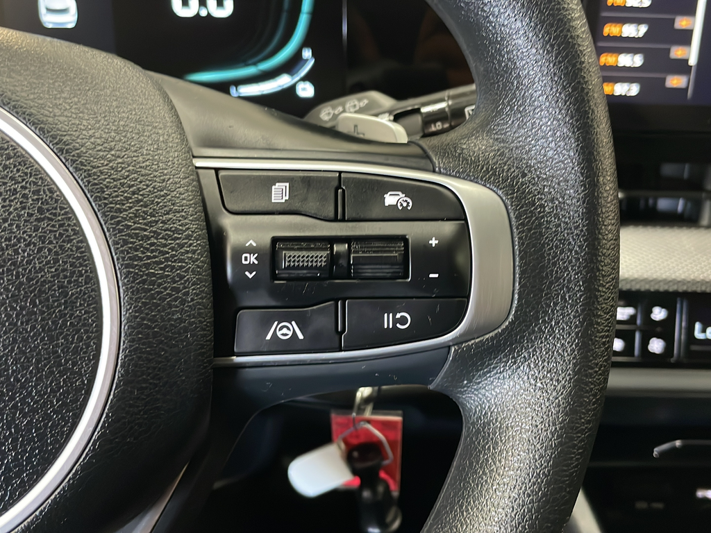 Used 2023 White Kia LX image 18
