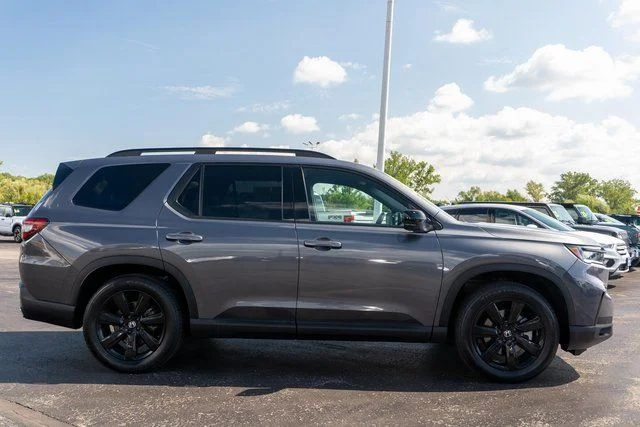Used 2025  Honda Black Edition image 5