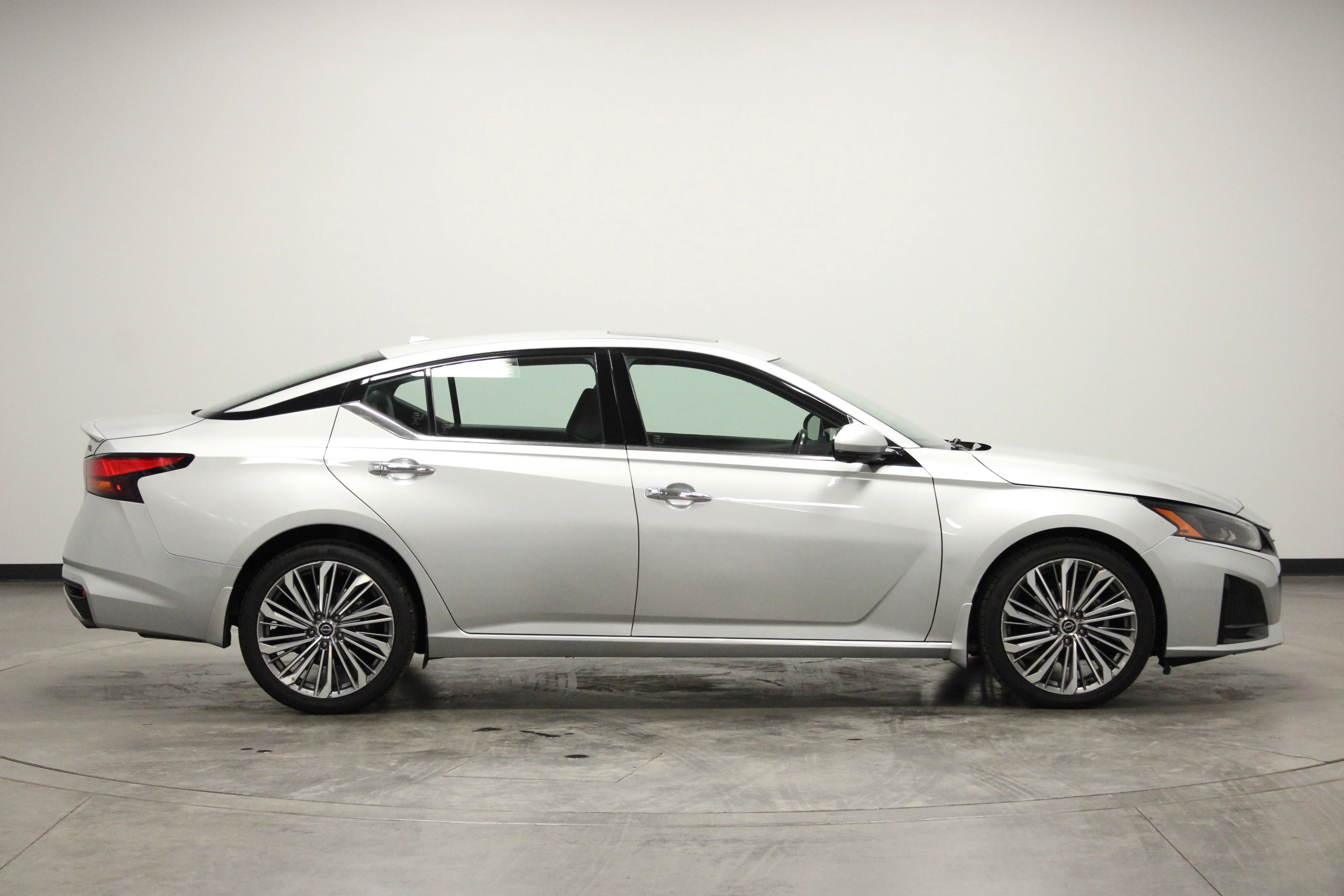Used 2023 Brilliant Silver Metallic Nissan 2.5 SL image 9
