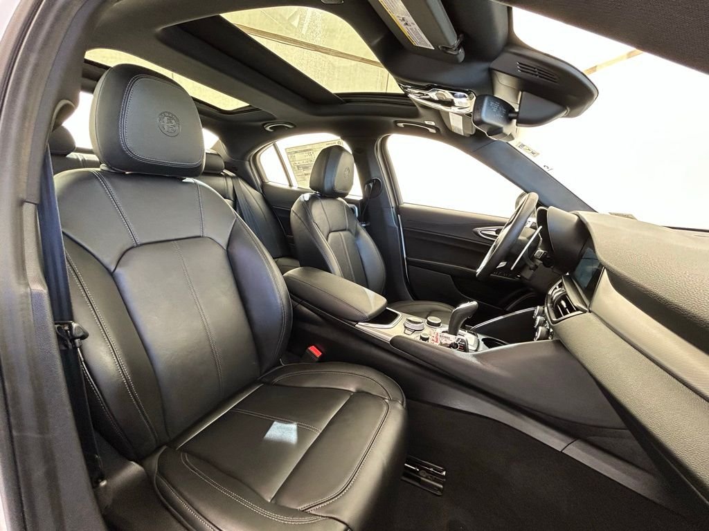 2025 Alfa Romeo Giulia Base - Photo 11