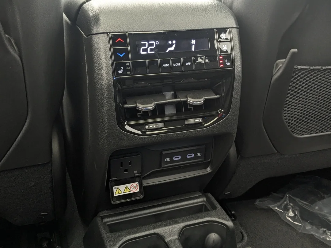 New 2026 White Jeep Limited - - 4x4 - Dual- Pane Panoramic Sunroof - Trailer Tow Pkg - 9 Spkr/Subwoofer & More! image 29