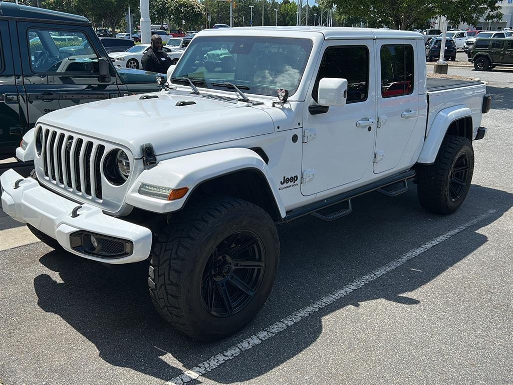 Used 2021 BRIGHT WHITE CLEARCOAT JEEP OVRLND image 1
