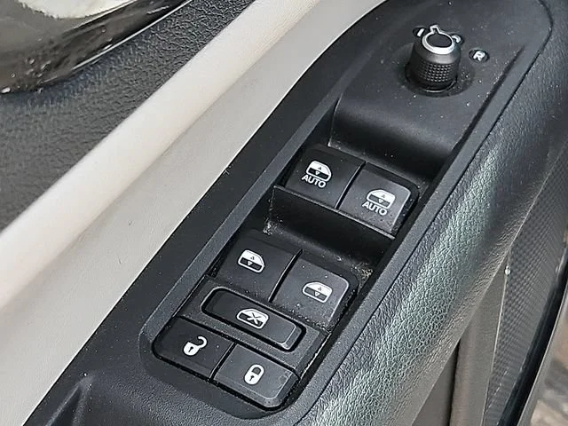 2025 Jeep Compass Limited - Photo 13