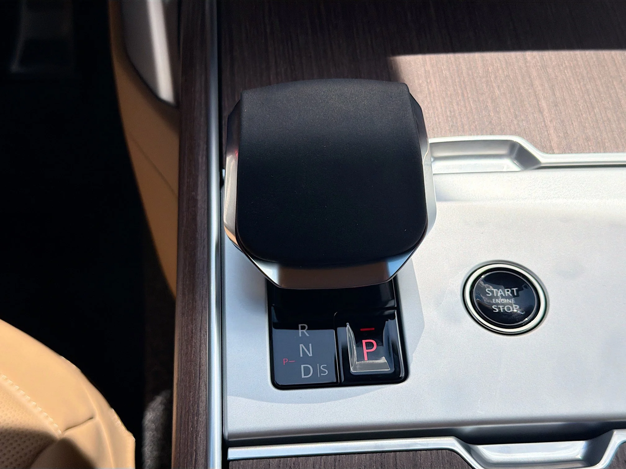 New 2026 Fuji White Land Rover SE image 30