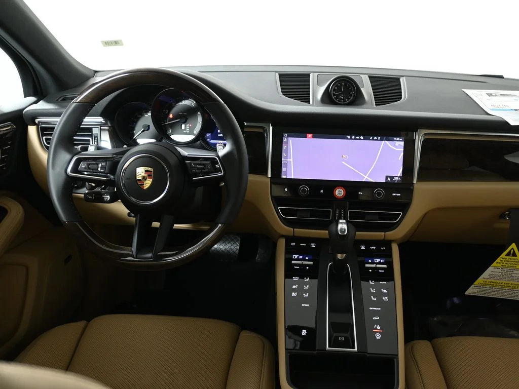 2026 Porsche Macan - Photo 17