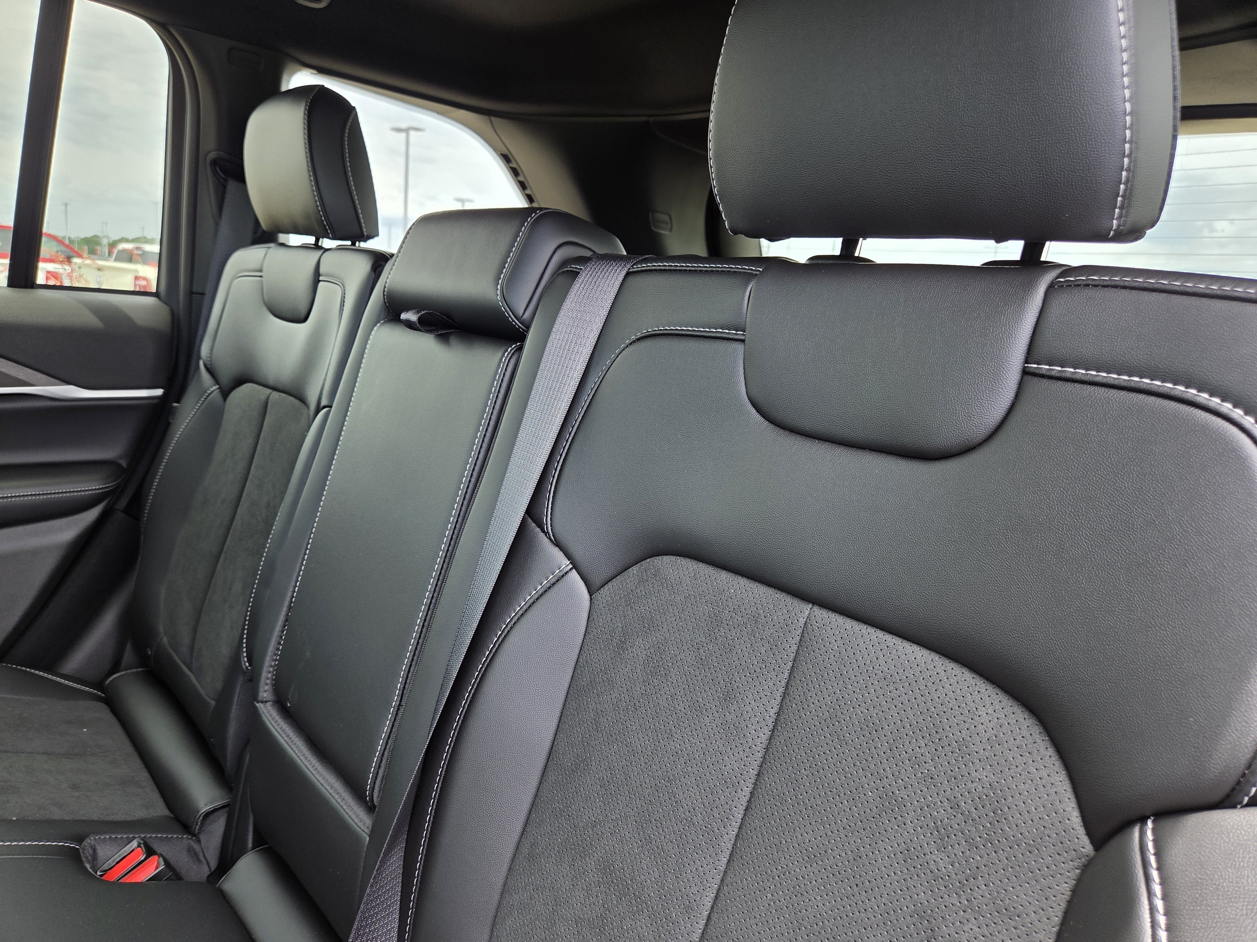 New 2026 Silver Zynith Jeep Laredo Altitude image 25