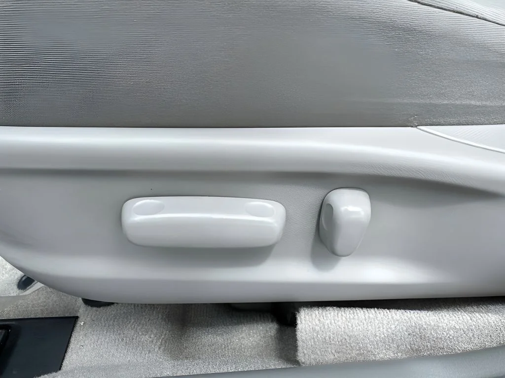 Used 2008 Gray Toyota LE image 10