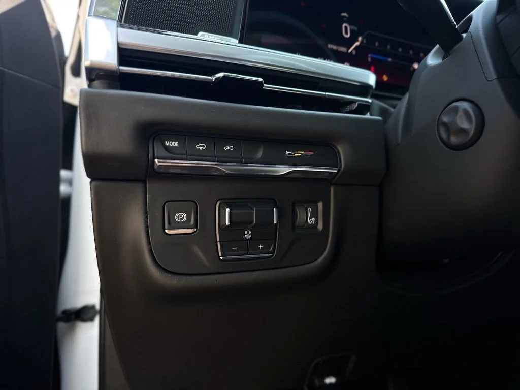 Used 2025 White Cadillac V-Series image 19