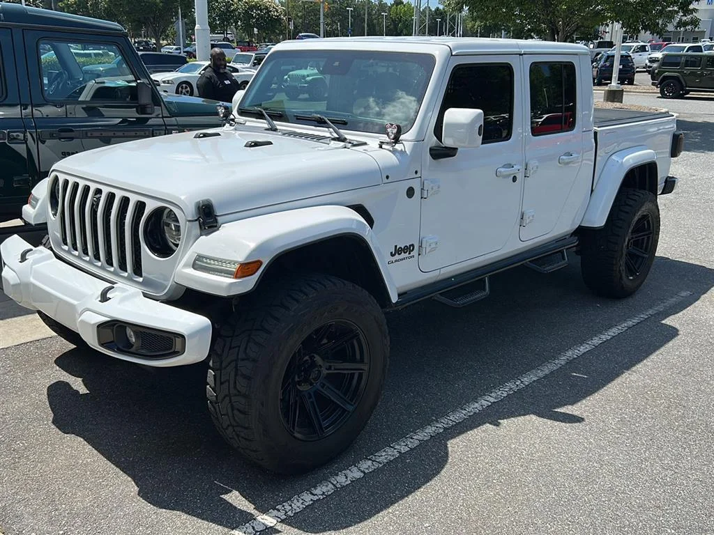 Used 2021 BRIGHT WHITE CLEARCOAT JEEP OVRLND image 1