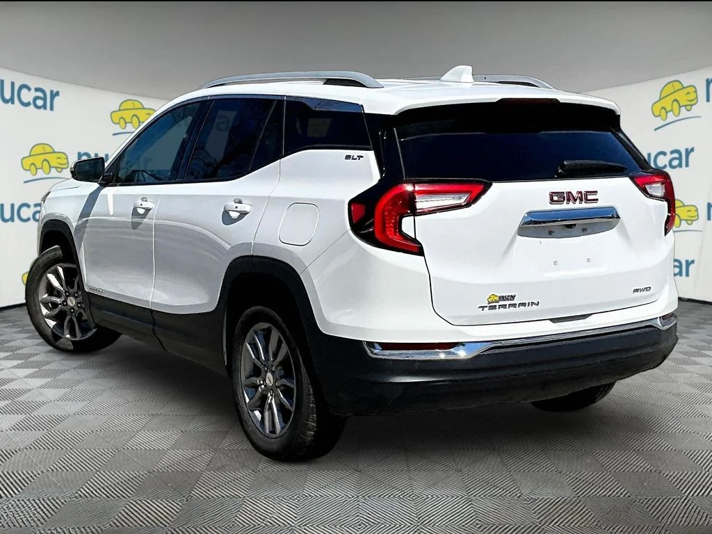Used 2024 White GMC SLT image 4