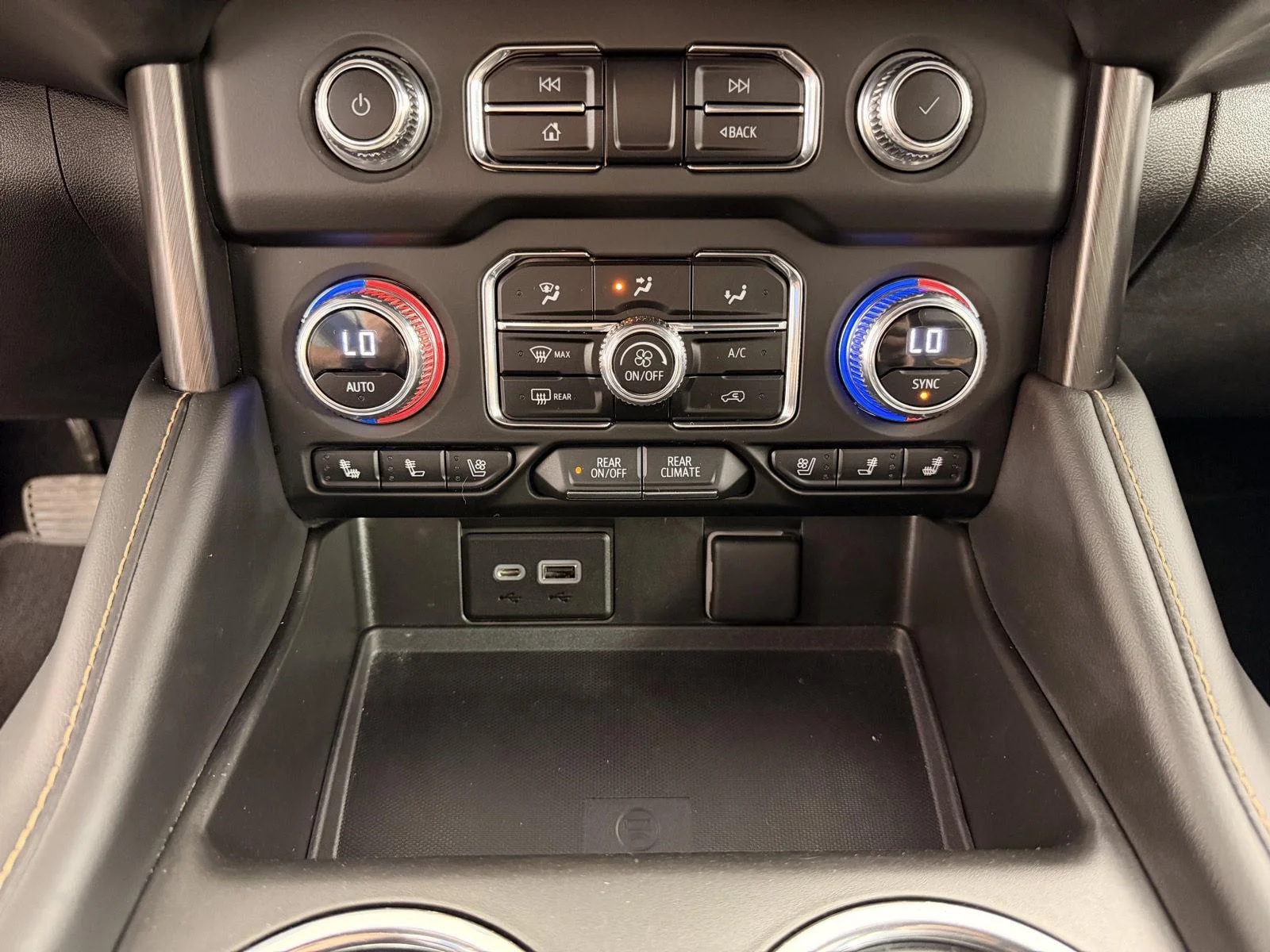 Used 2023 White Frost Tricoat GMC AT4 image 35