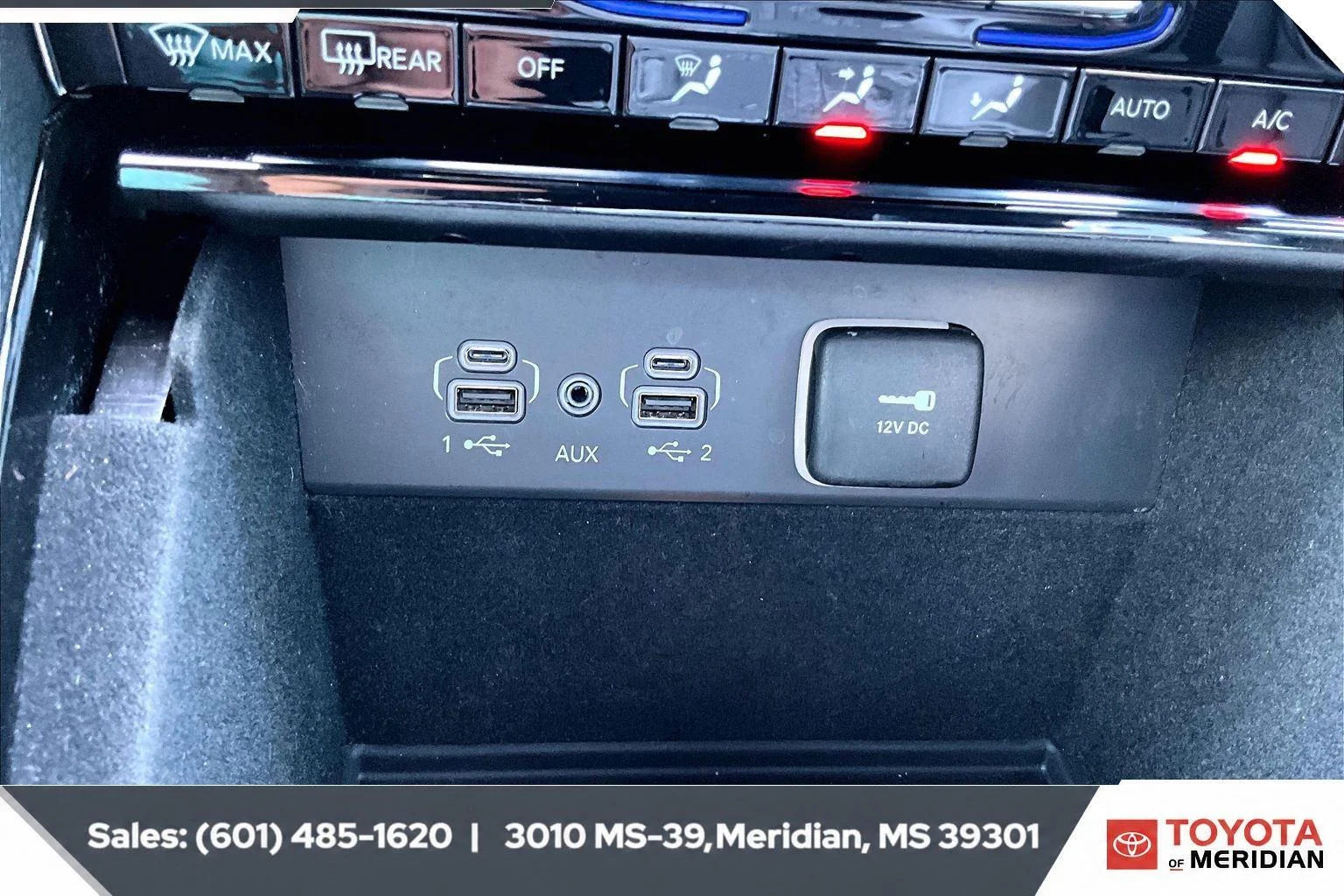 Used 2023 Diamond Black Crystal Pearlcoat Jeep Overland image 23