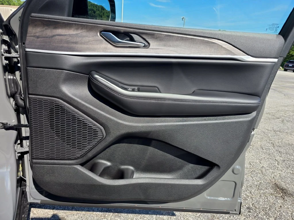 New 2027 Gray Jeep Limited image 36