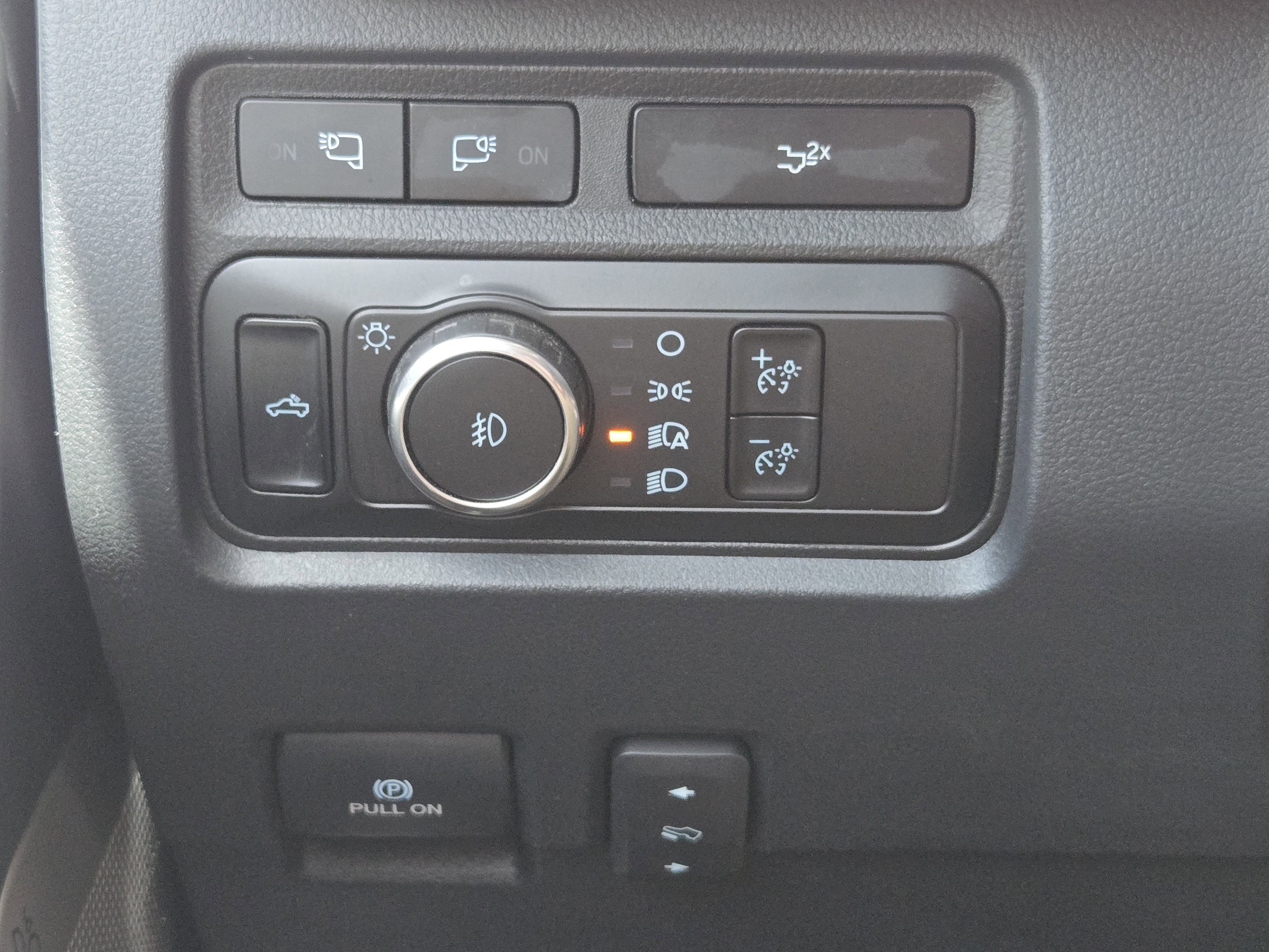 Used 2023 OXFORD WHITE Ford LARIAT image 25