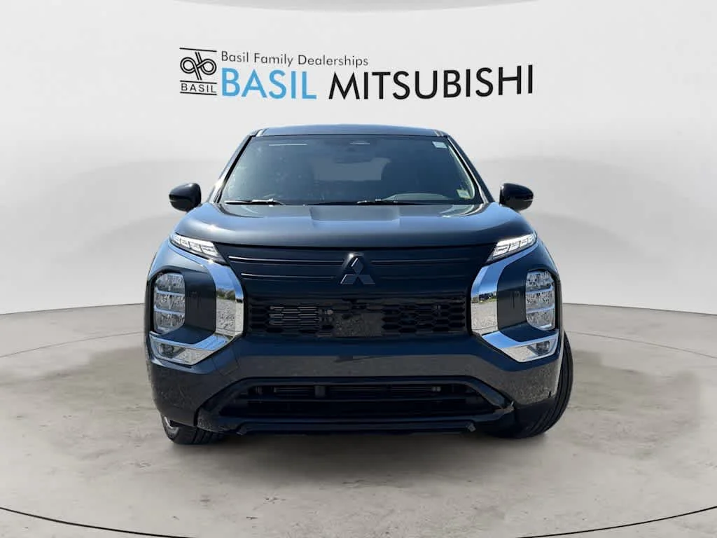 New 2026 Graphite Gray Mitsubishi LE image 8