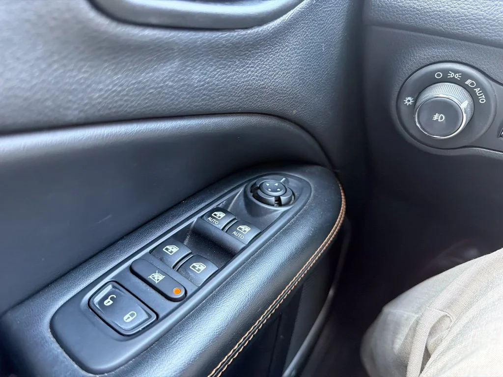 Used 2018 Blue Jeep Limited image 14