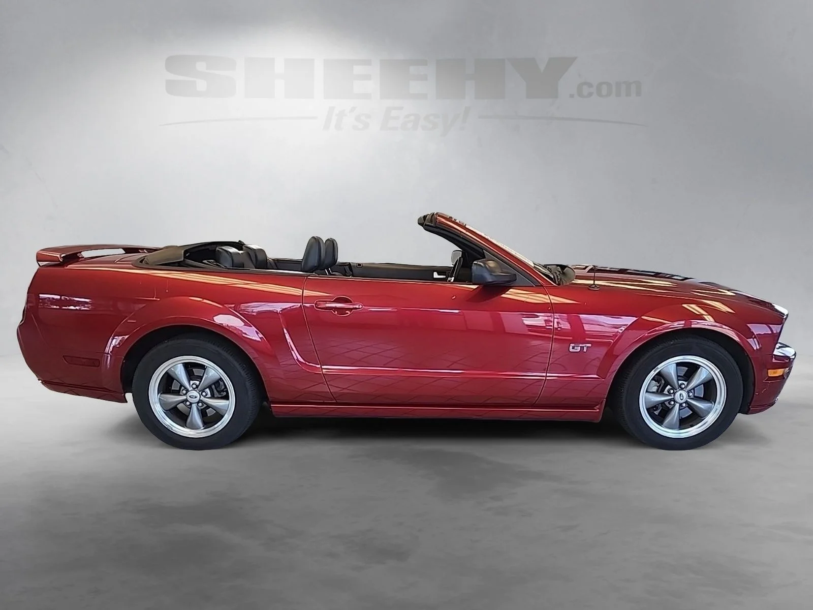 Used 2005 Red Ford GT Deluxe image 8