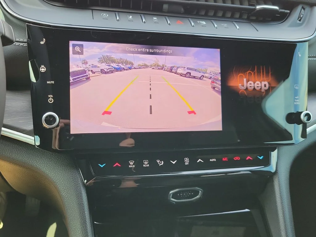 New 2027 Gray Jeep Laredo Altitude image 19