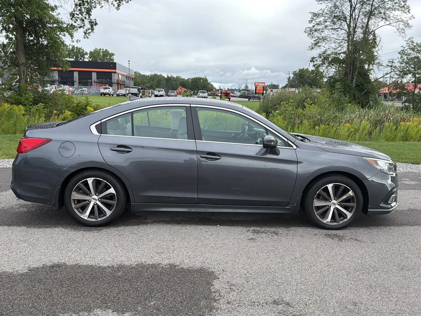 Used 2019 Magnetite Gray Metallic Subaru Limited image 3