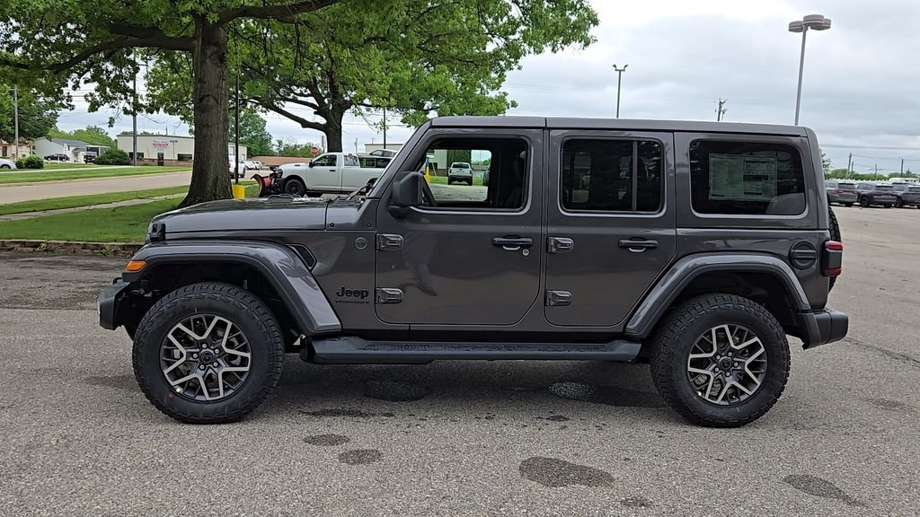 New 2026 Granite Crystal Metallic Clear-Coat Exterior Paint Jeep Sahara image 5