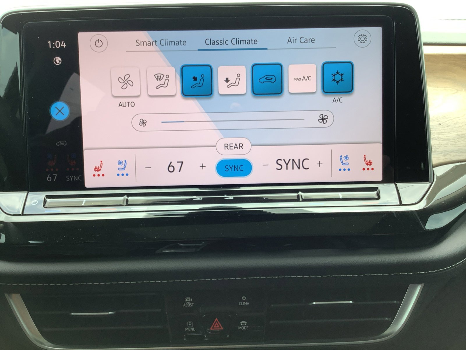 New 2025 Pure White Volkswagen 2.0T SE w/Technology image 24