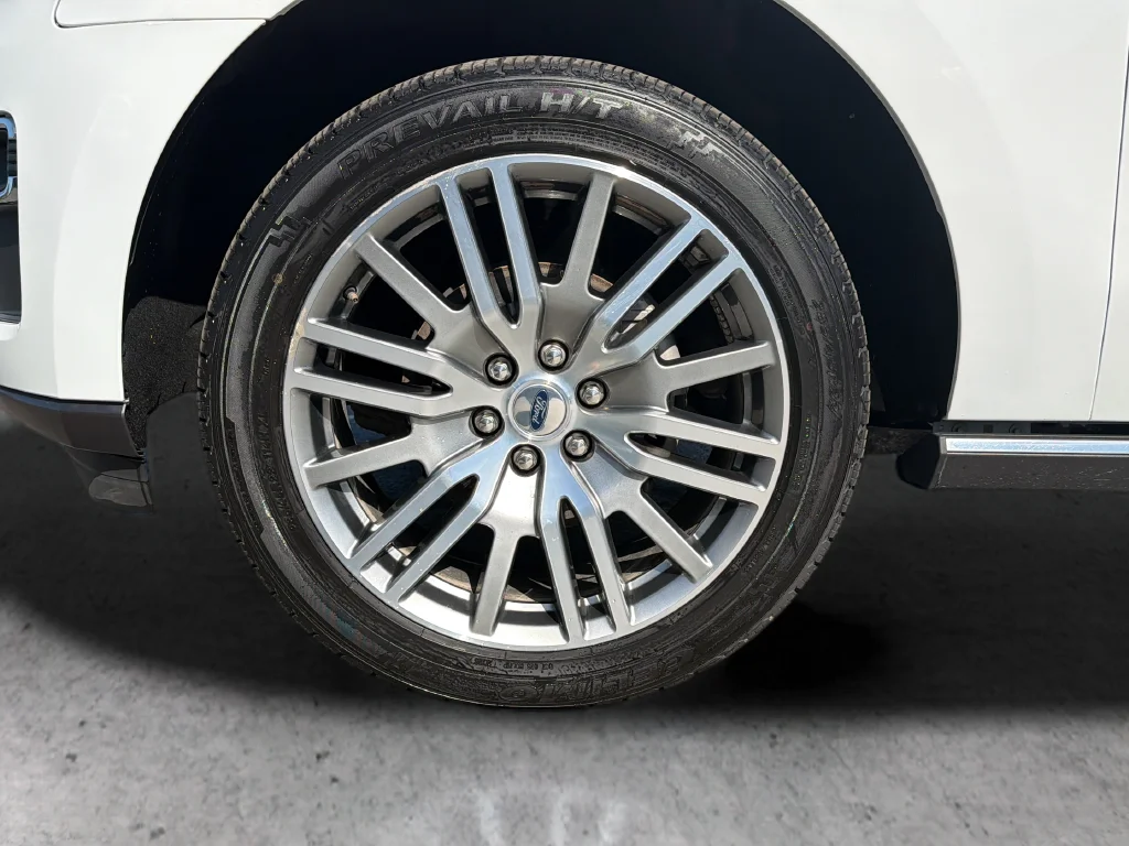 Used 2024 White Ford Limited image 43