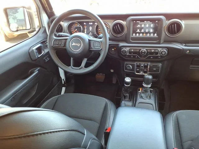 Used 2023 White Jeep  image 5